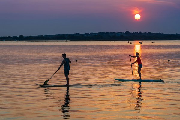 Où trouver des excursions de paddle-board dans les lagons des Fidji?